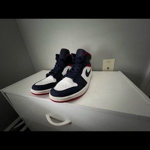 Air Jordan 1 mid SE USA